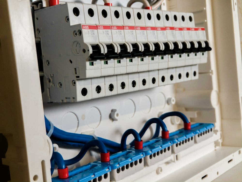 Protecciones eléctricas en un tablero, para el circuito del motor